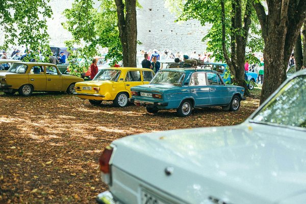 Comment choisir la tenue parfaite pour un entretien d'embauche estival